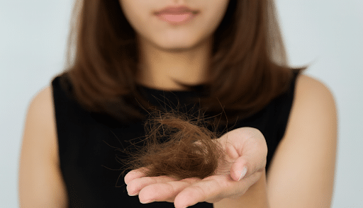 Quand Consulter Pour Une Perte De Cheveux: Symptômes, Causes Et Solutions ?