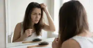 Perte de cheveux stress : comment le stress affecte votre cuir chevelu ?